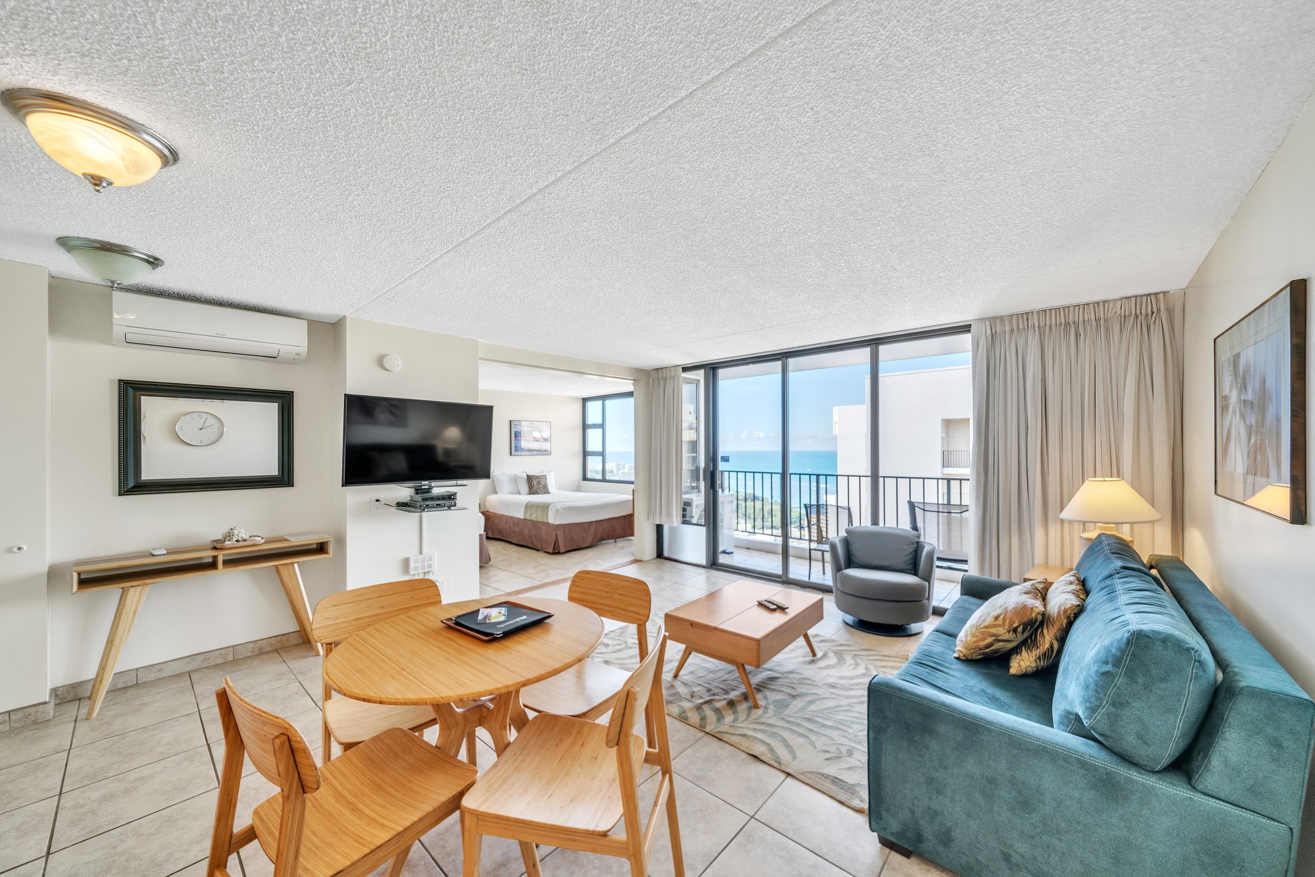 Condo in Honolulu · ★4.0 · 1 bedroom · 2 beds · 1 private bath - Image 4