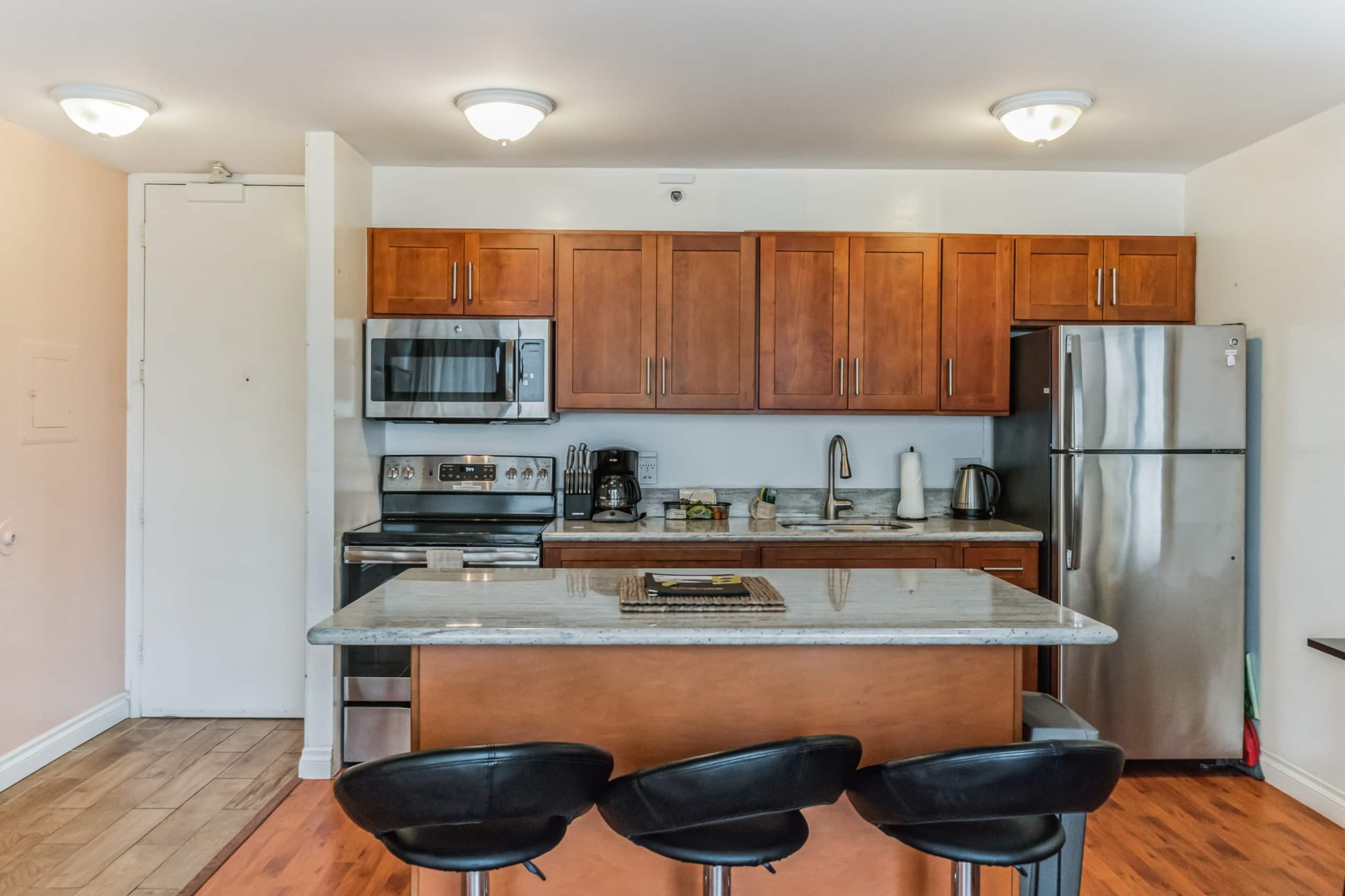 Condo in Honolulu · ★4.18 · 1 bedroom · 4 beds · 1 private bath - Image 14