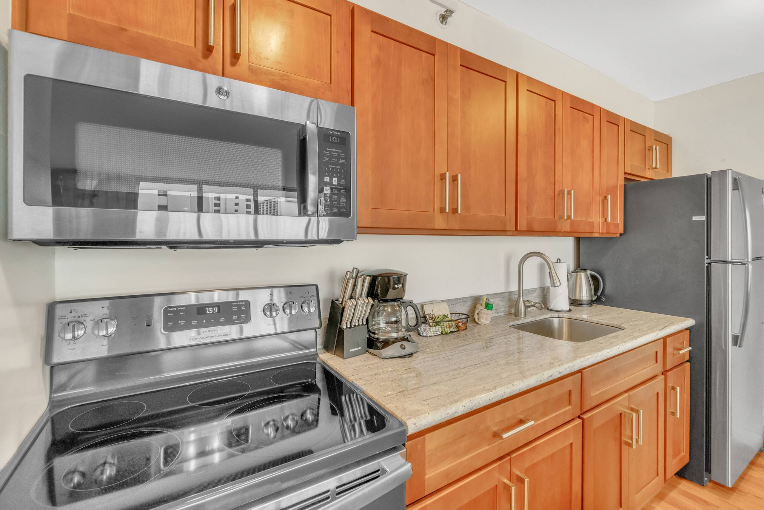 Condo in Honolulu · ★4.18 · 1 bedroom · 4 beds · 1 private bath - Image 1