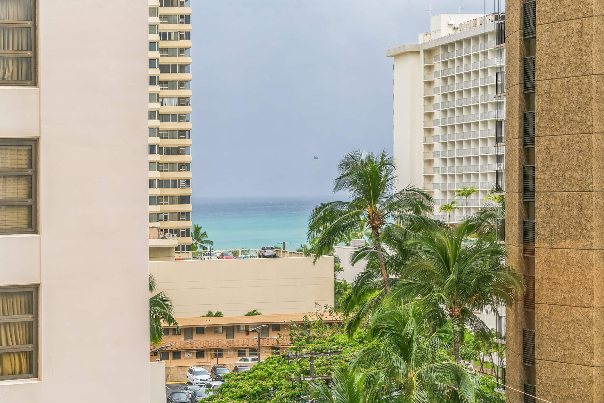 Condo in Honolulu · ★4.18 · 1 bedroom · 4 beds · 1 private bath - Image 21