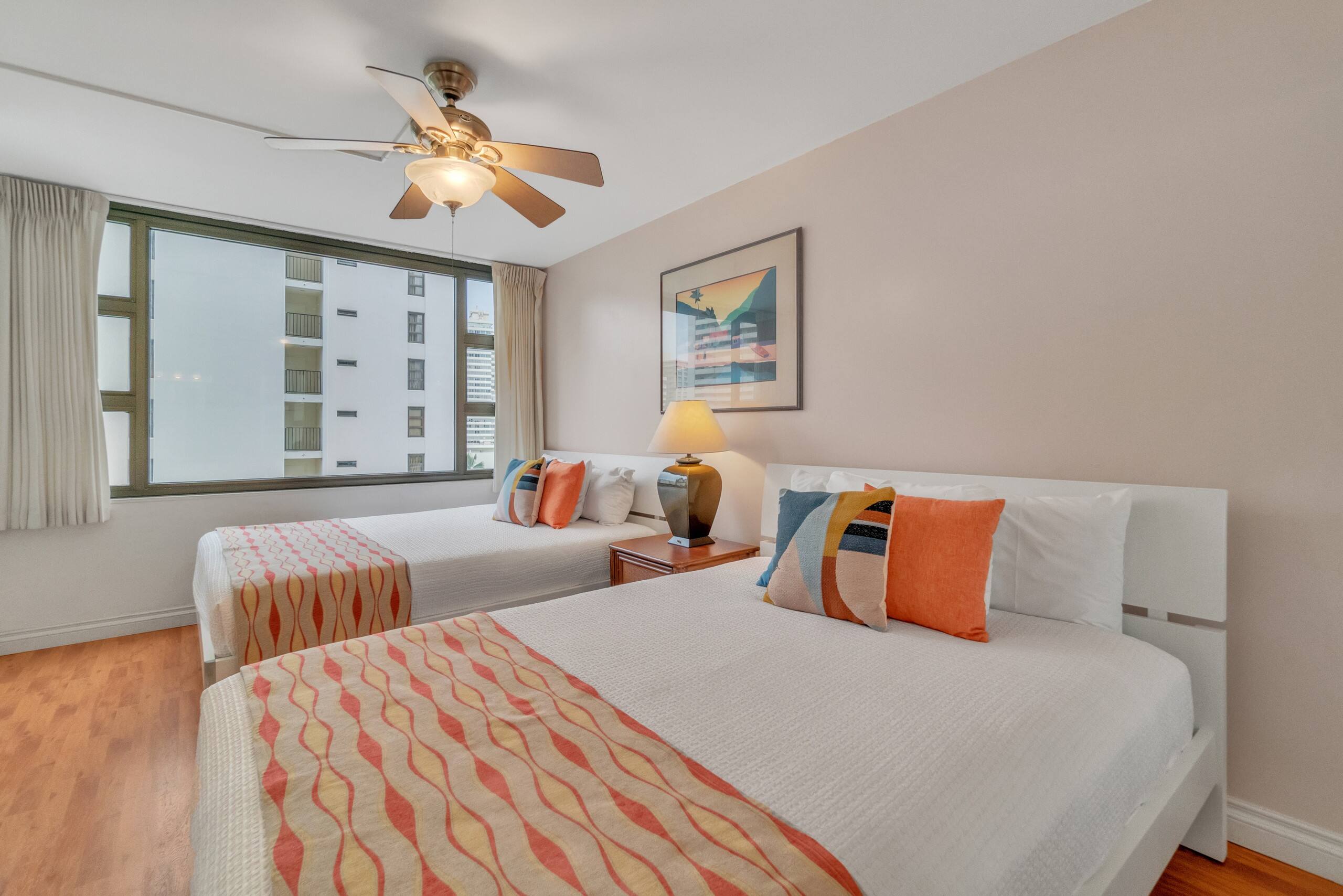 Condo in Honolulu · ★4.18 · 1 bedroom · 4 beds · 1 private bath - Image 2