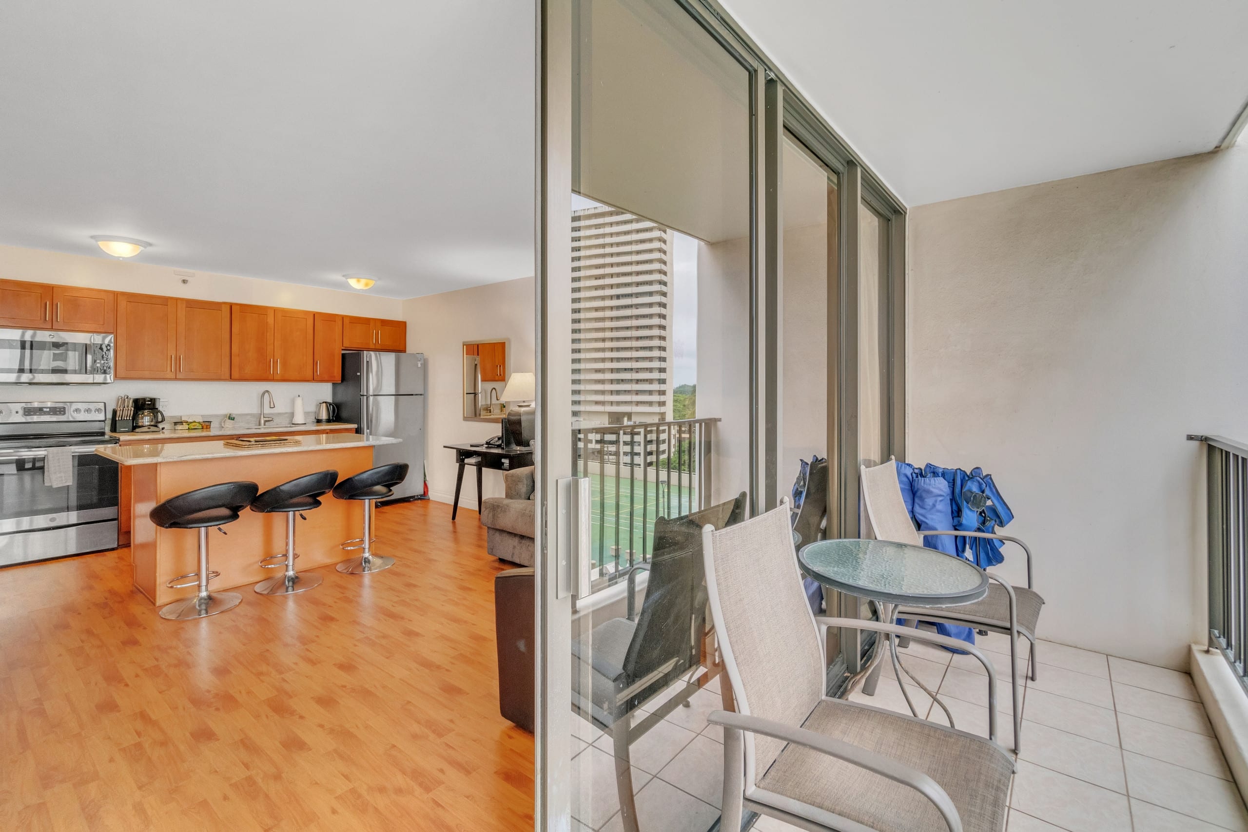 Condo in Honolulu · ★4.18 · 1 bedroom · 4 beds · 1 private bath - Image 28