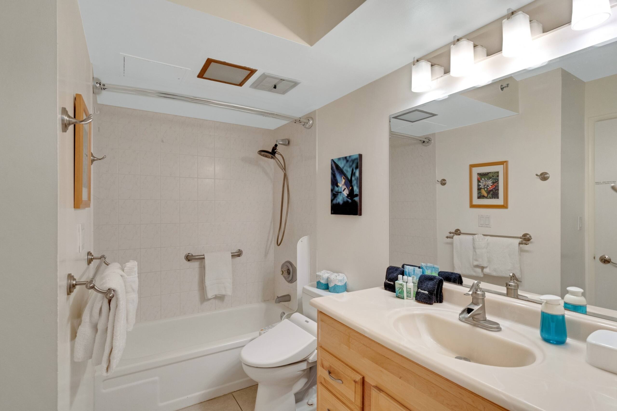 Condo in Honolulu · ★4.18 · 1 bedroom · 4 beds · 1 private bath - Image 7