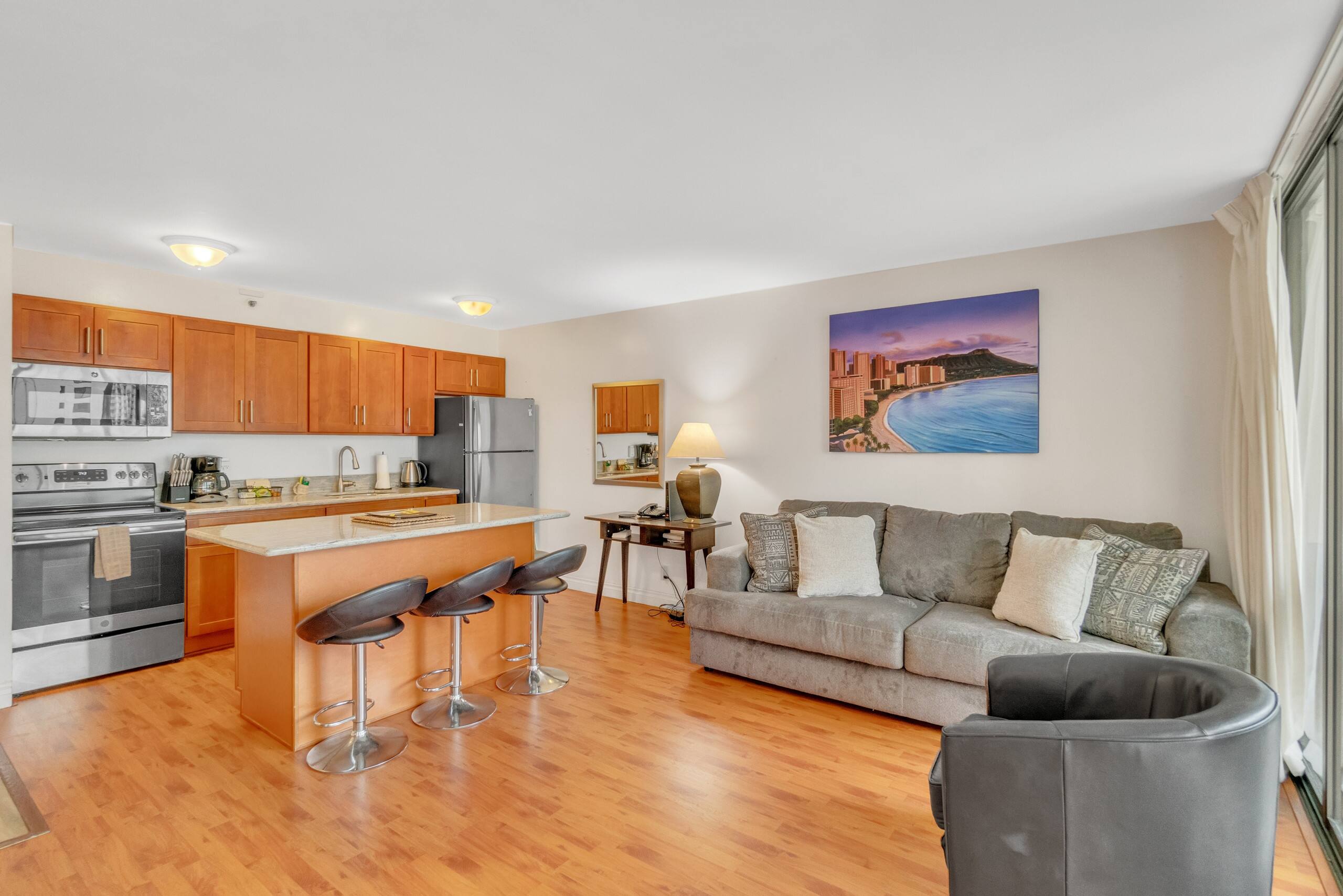 Condo in Honolulu · ★4.18 · 1 bedroom · 4 beds · 1 private bath - Image 3