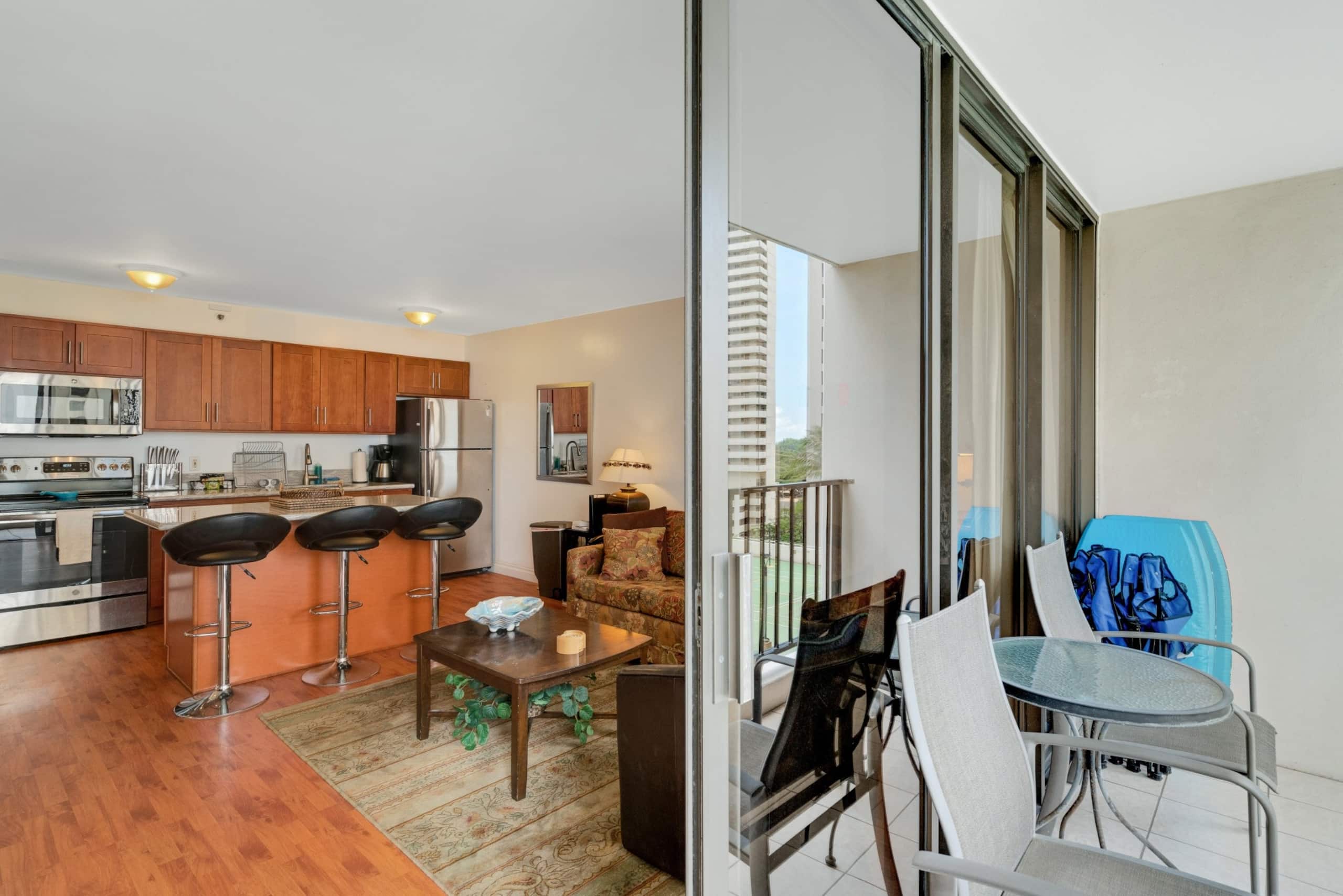 Condo in Honolulu · ★4.18 · 1 bedroom · 4 beds · 1 private bath - Image 9