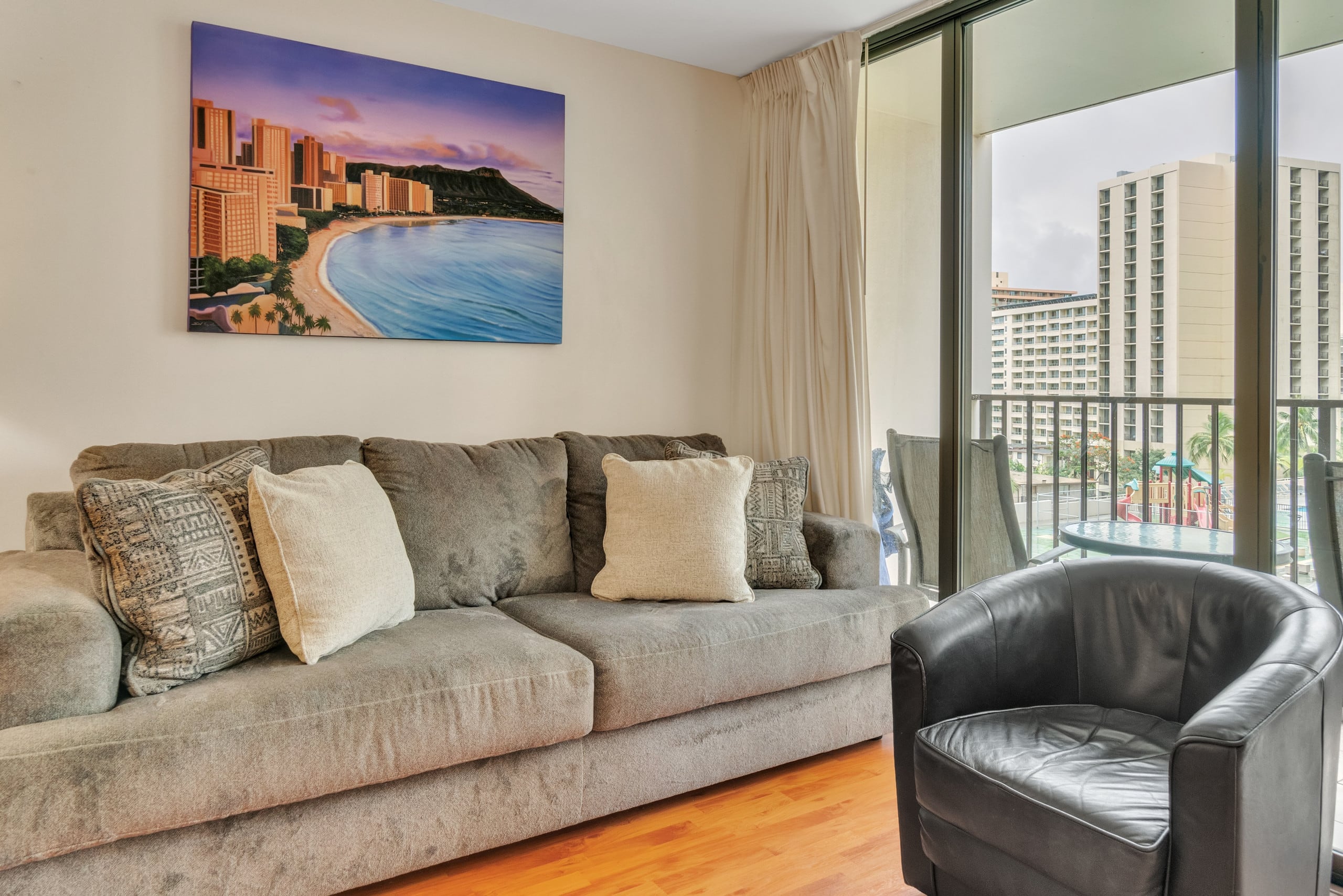 Condo in Honolulu · ★4.18 · 1 bedroom · 4 beds · 1 private bath - Image 30