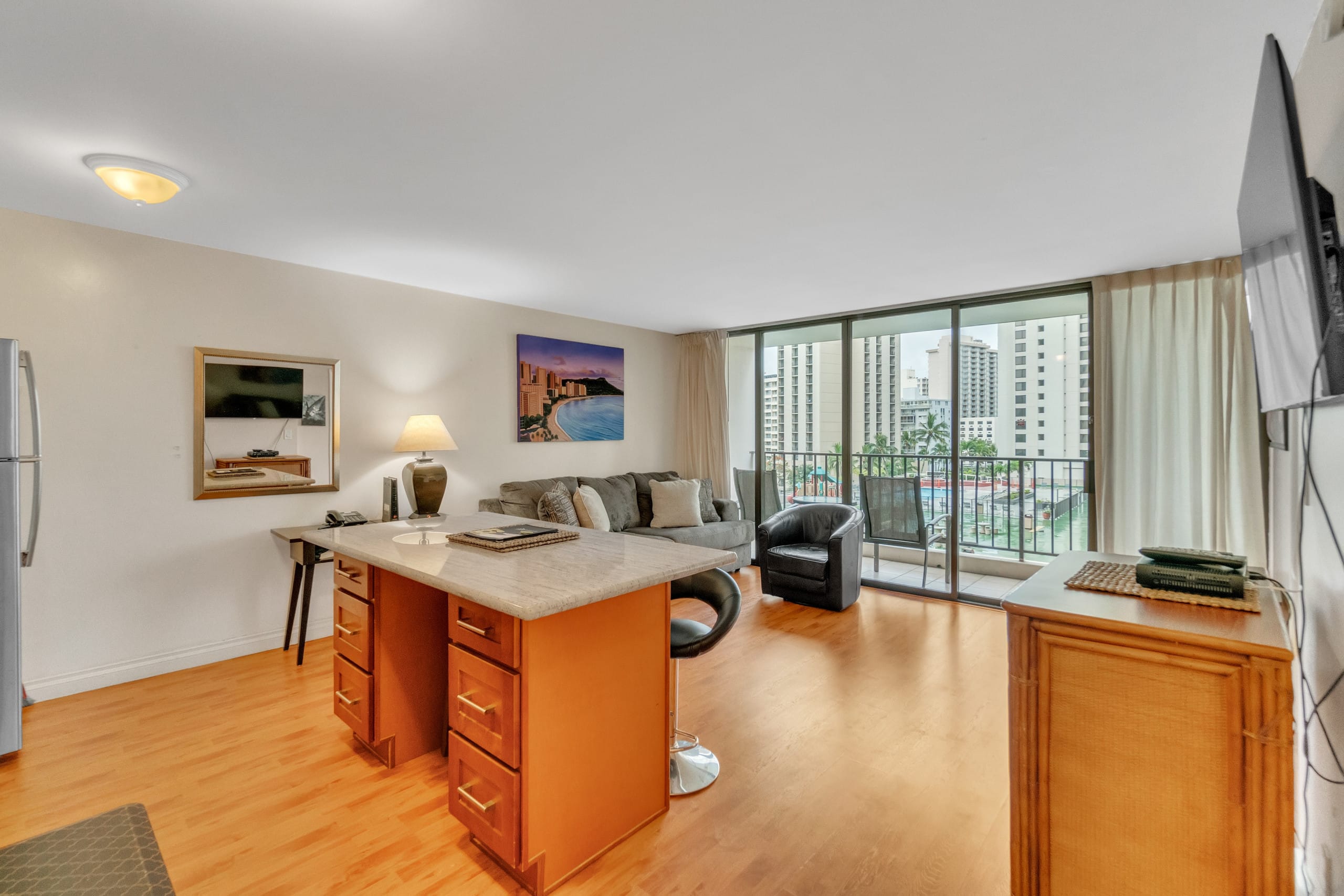 Condo in Honolulu · ★4.18 · 1 bedroom · 4 beds · 1 private bath - Image 20