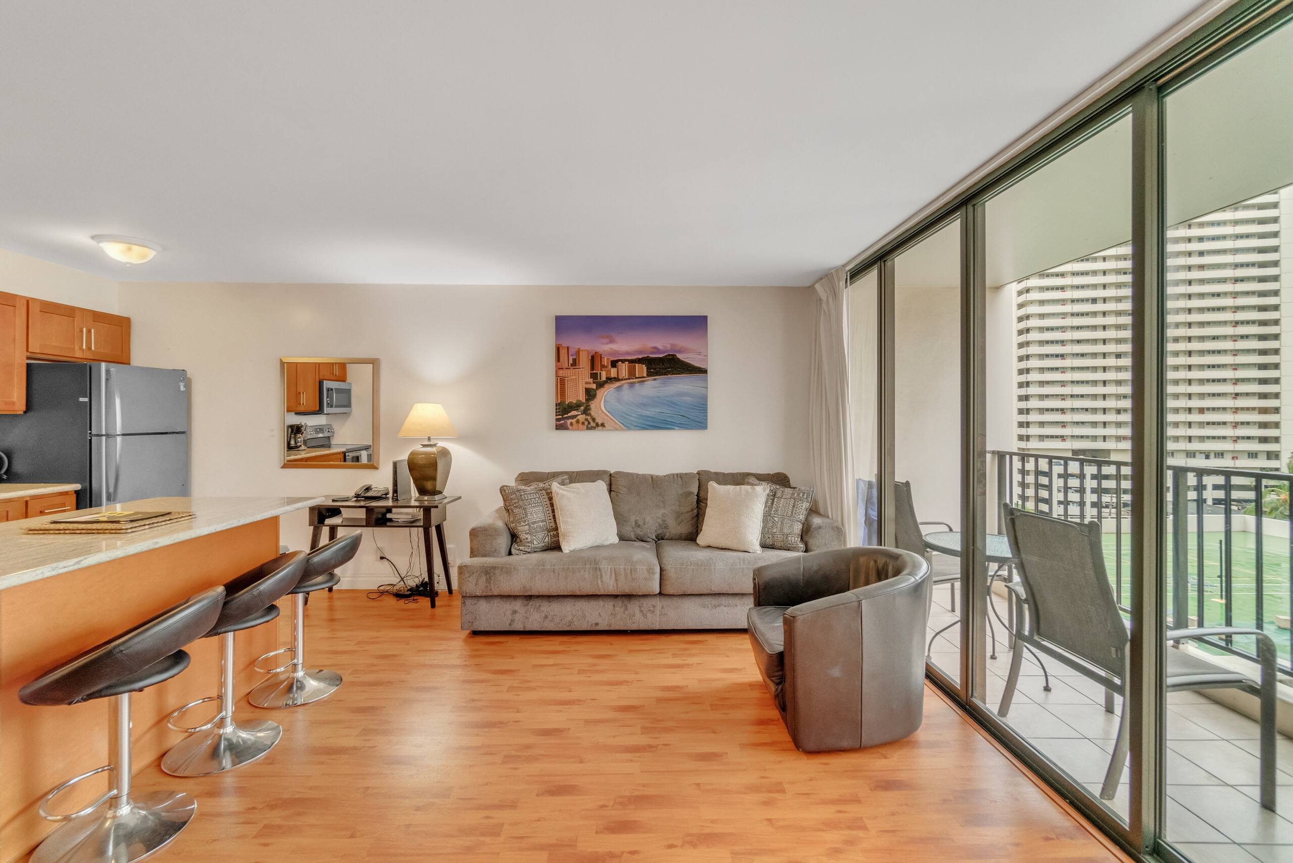 Condo in Honolulu · ★4.18 · 1 bedroom · 4 beds · 1 private bath - Image 5