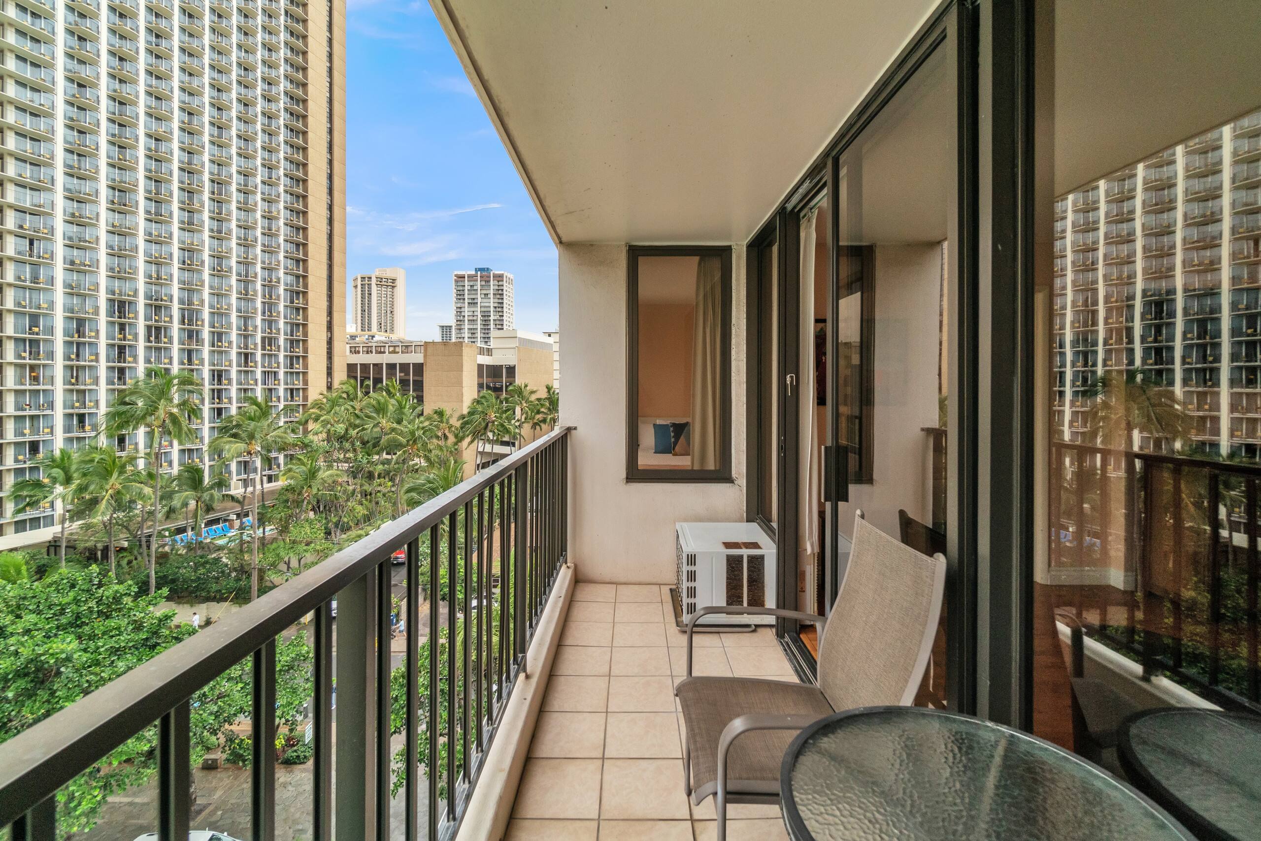 Condo in Honolulu · ★4.18 · 1 bedroom · 4 beds · 1 private bath - Image 29