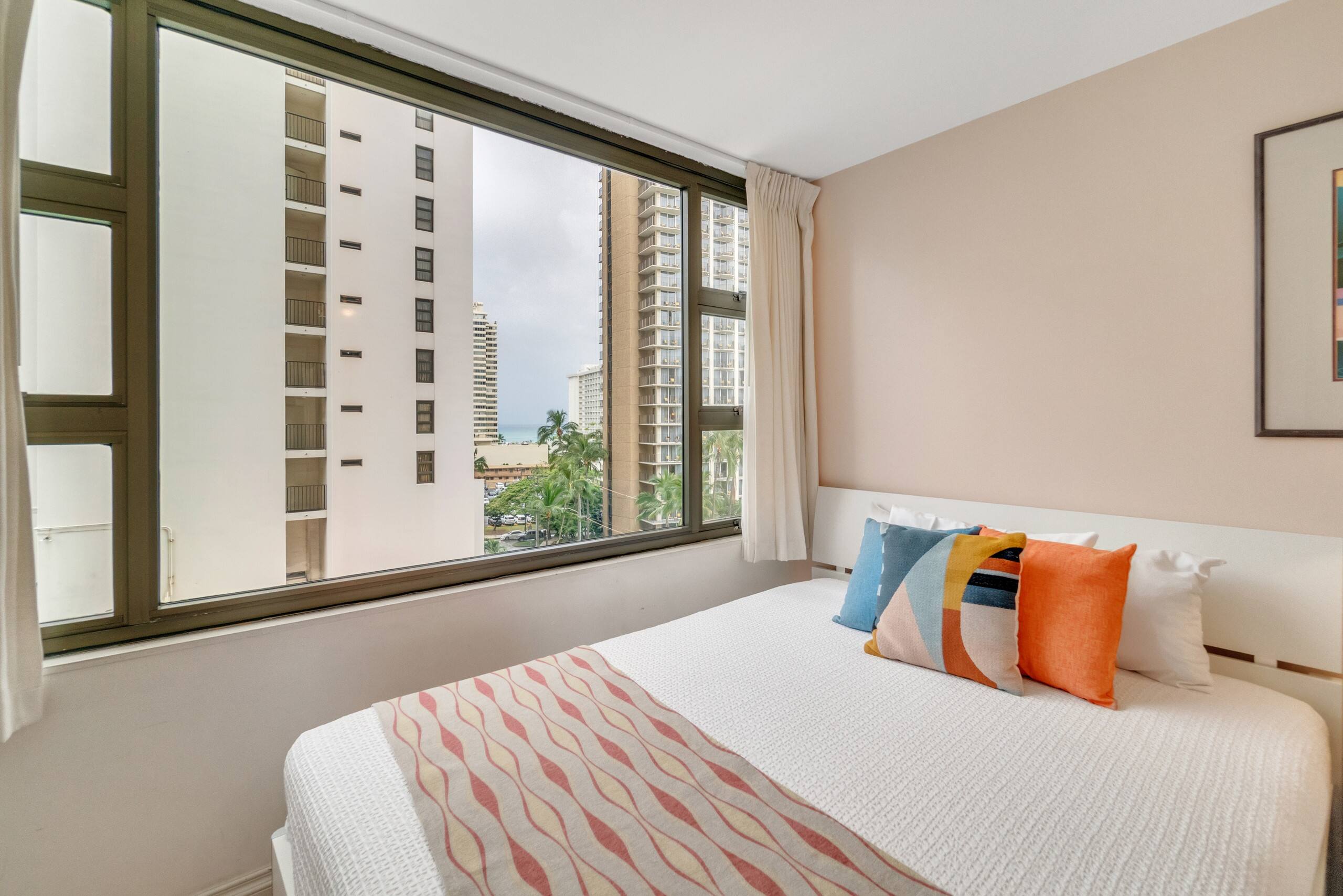 Condo in Honolulu · ★4.18 · 1 bedroom · 4 beds · 1 private bath - Image 23