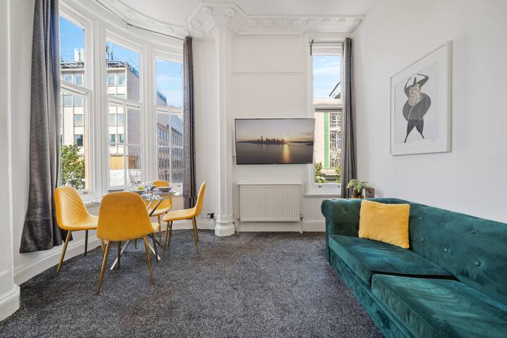 3 Bedroom Apartment in Oxford Street 4GC gallery image 2