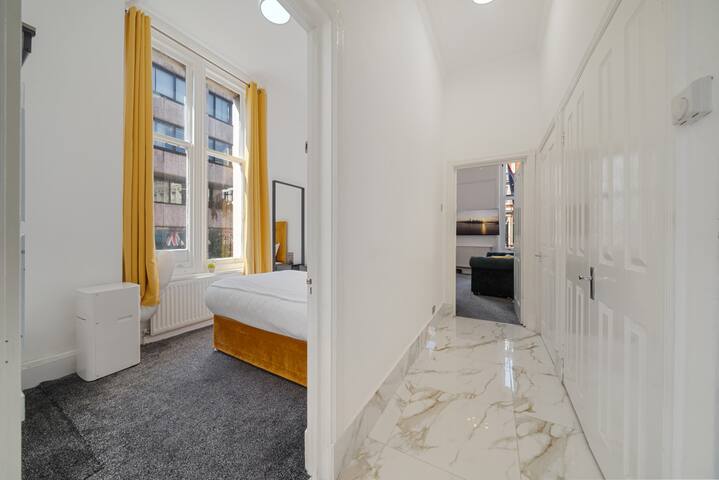 3 Bedroom Apartment in Oxford Street 4GC gallery image 4