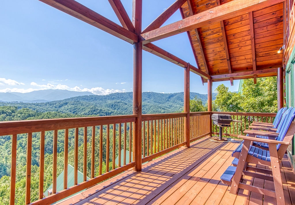 Higher Calling-views and only 1mi to Pigeon Forge!
