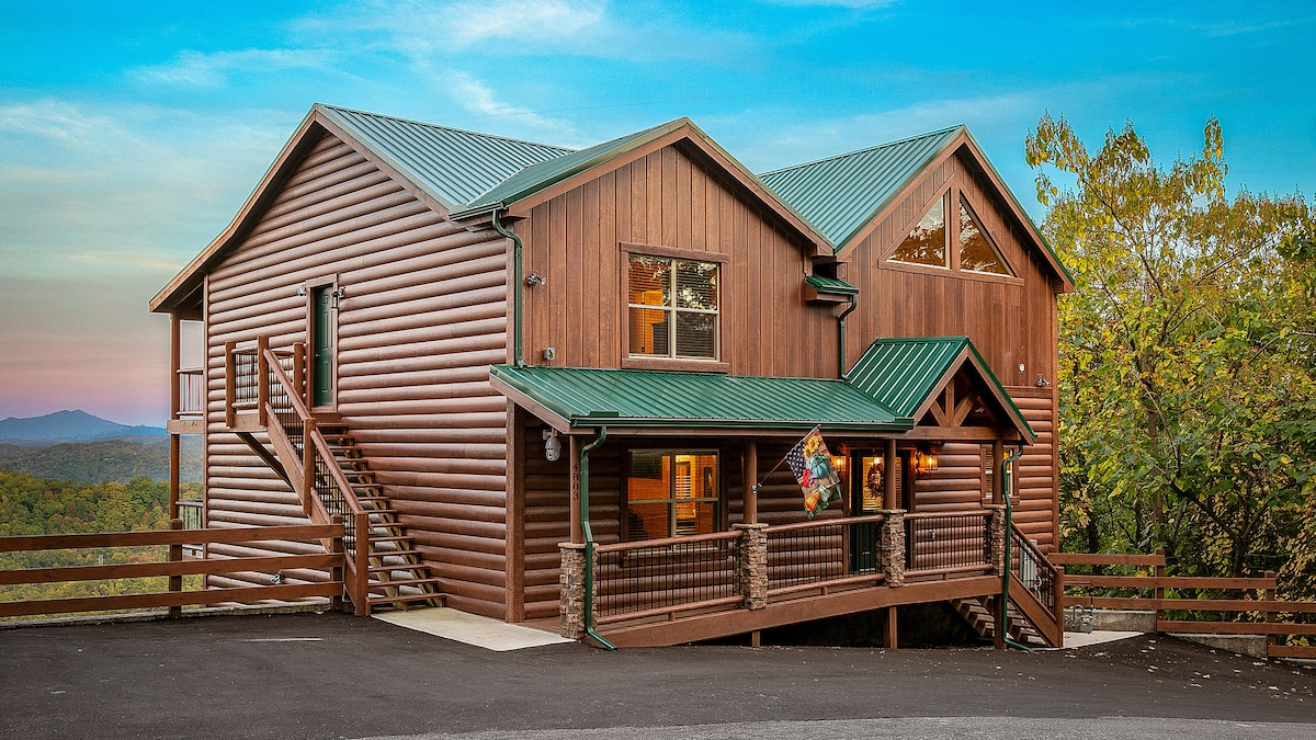 Gritz Carlton, Luxury, Private Pool, Mtn Views!