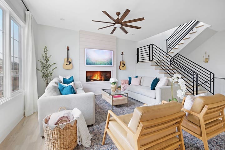 The Jolene – Rooftop, Sauna, & 5 mins to downtown