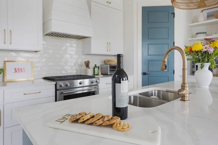 The Jolene – Rooftop, Sauna, & 5 mins to downtown gallery image 5