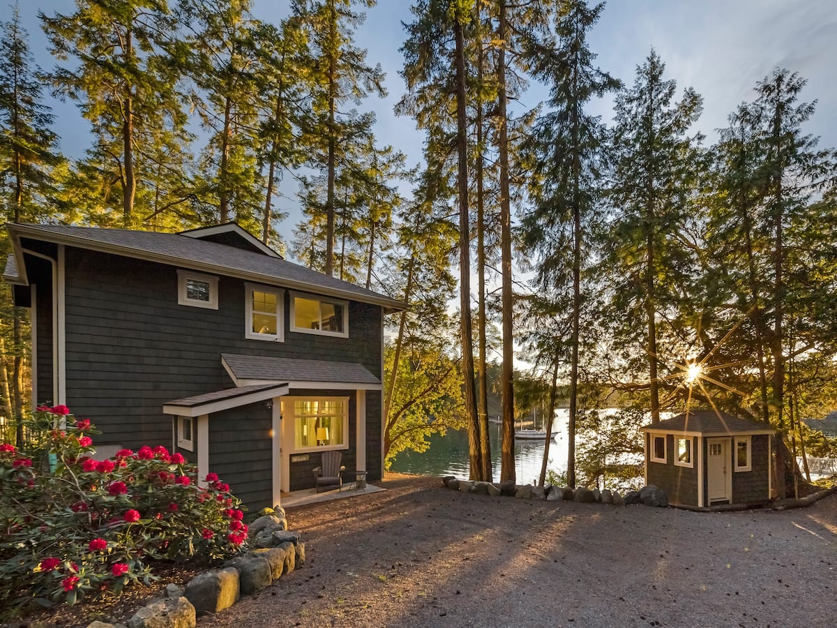Waterfront Modern House with Beach Access on San Juan Island