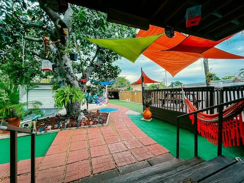 Hammocks & Mini-Golf! 10 min from Beach! King bed!