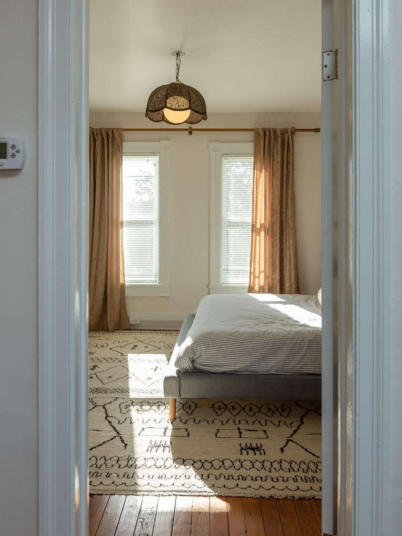 Spálňa s manželskou posteľou veľkosti King