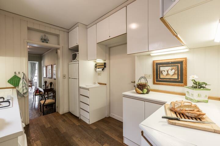 Ca’ Giulia Grand Canal in the lively Rialto Area! gallery image 4