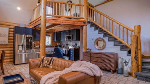 The Cabin at Mirror Lake Retreat