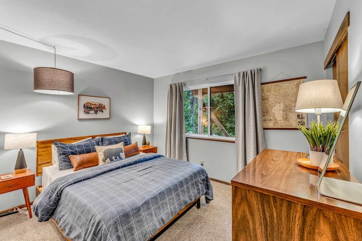 Bedroom 3: Queen bed, dresser, closet, lower floor