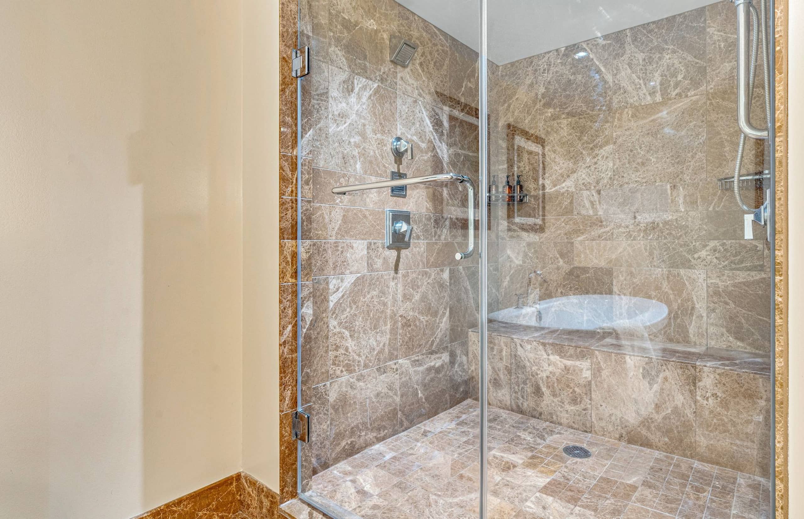 Condo in Lahaina · ★4.56 · 3 bedrooms · 4 beds · 3 baths - Image 32