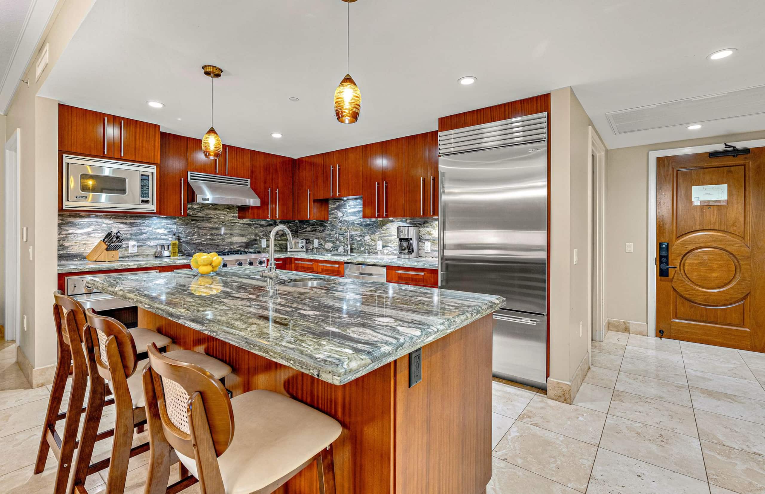 Condo in Lahaina · ★4.56 · 3 bedrooms · 4 beds · 3 baths - Image 4