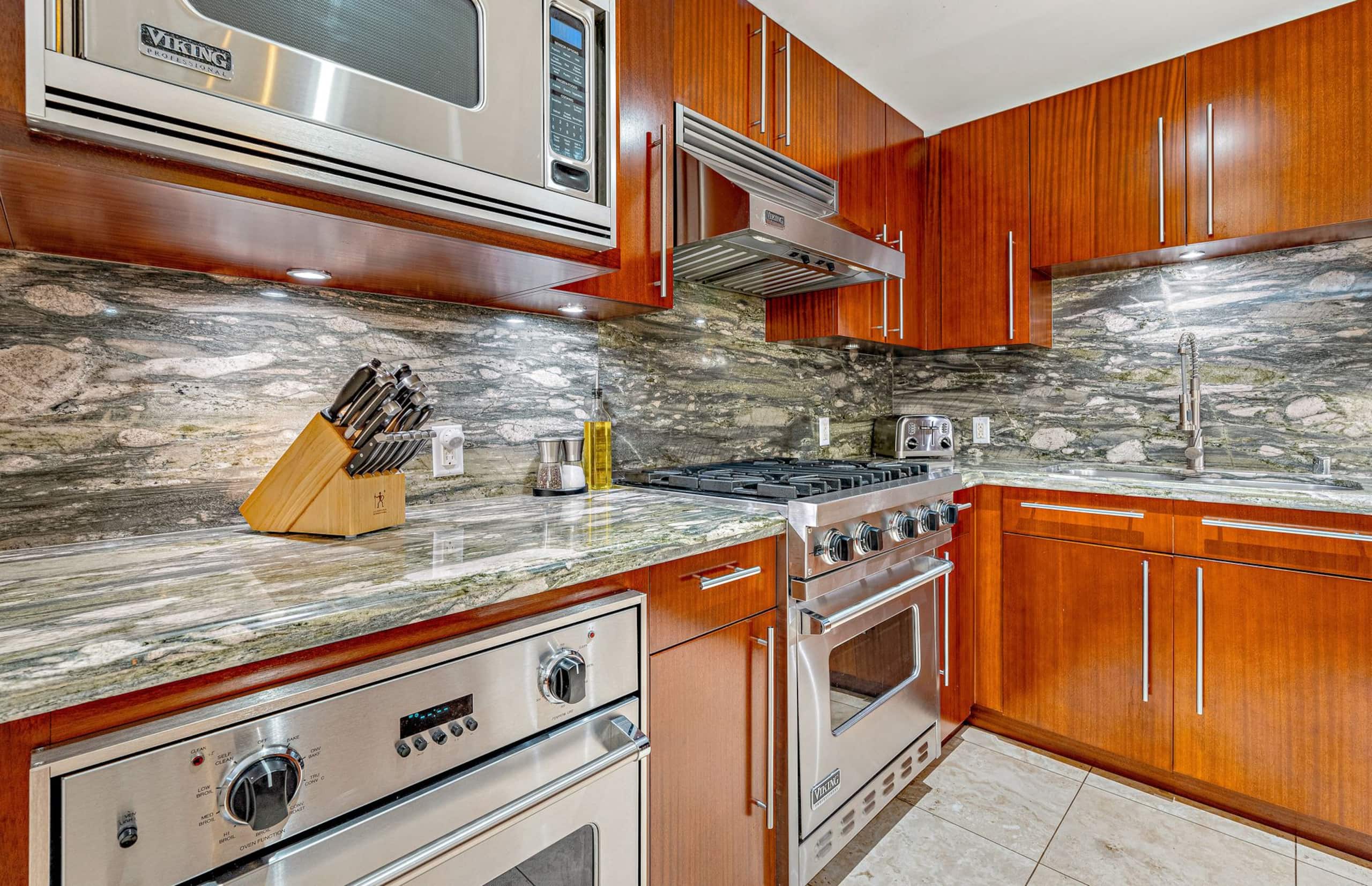 Condo in Lahaina · ★4.56 · 3 bedrooms · 4 beds · 3 baths - Image 21