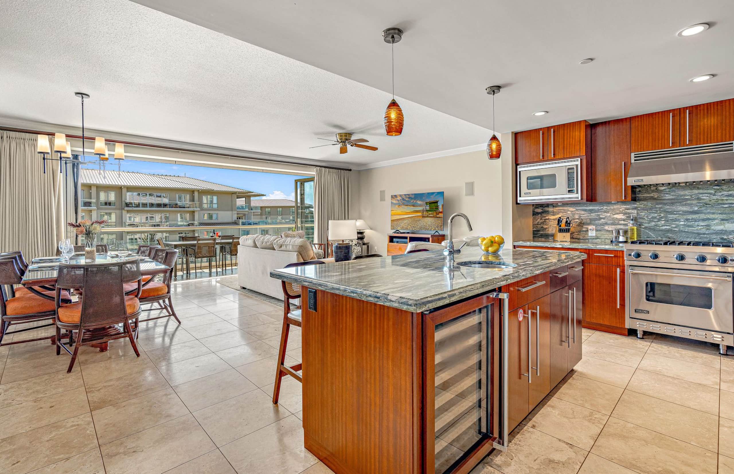 Condo in Lahaina · ★4.56 · 3 bedrooms · 4 beds · 3 baths - Image 3