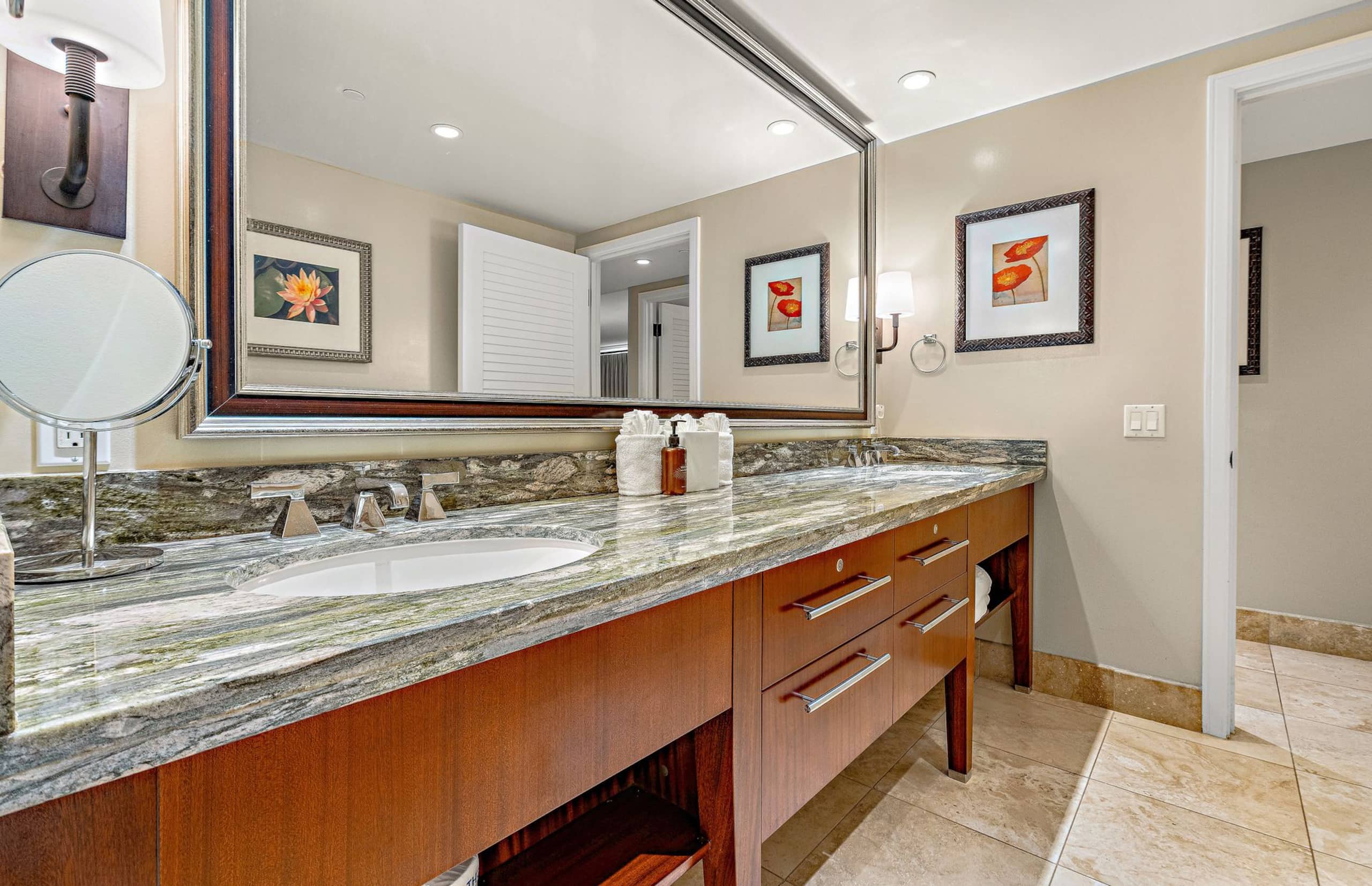 Condo in Lahaina · ★4.56 · 3 bedrooms · 4 beds · 3 baths - Image 39