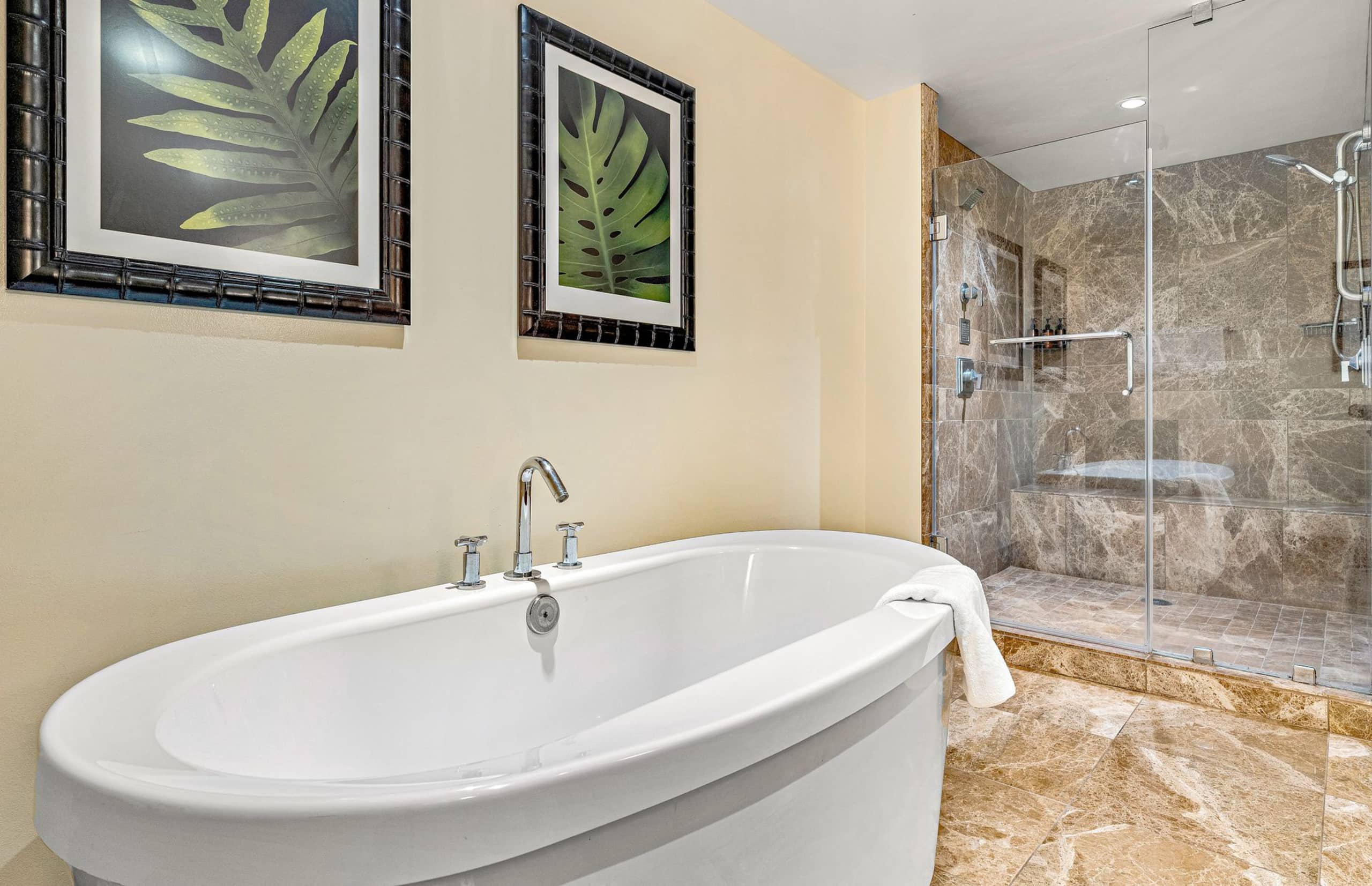 Condo in Lahaina · ★4.56 · 3 bedrooms · 4 beds · 3 baths - Image 31