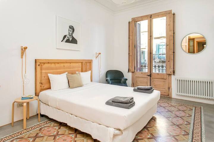 Family Friendly Modernist Terrace Apartment gallery image 2