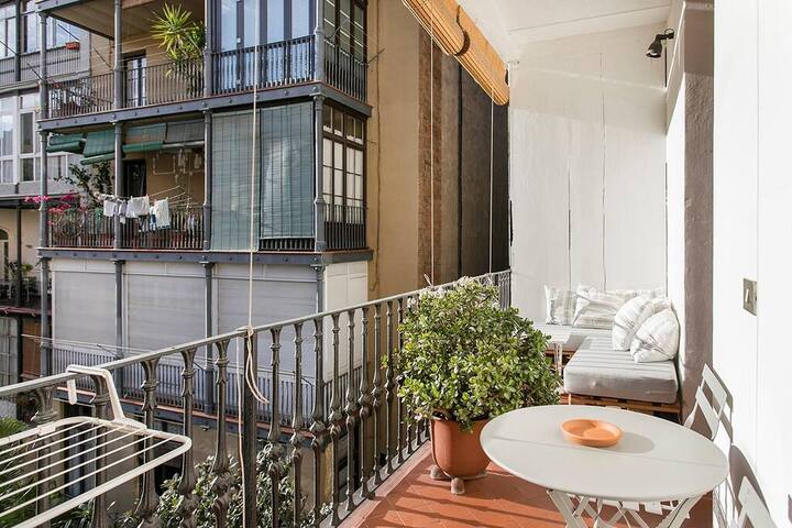 Family Friendly Modernist Terrace Apartment gallery image 4