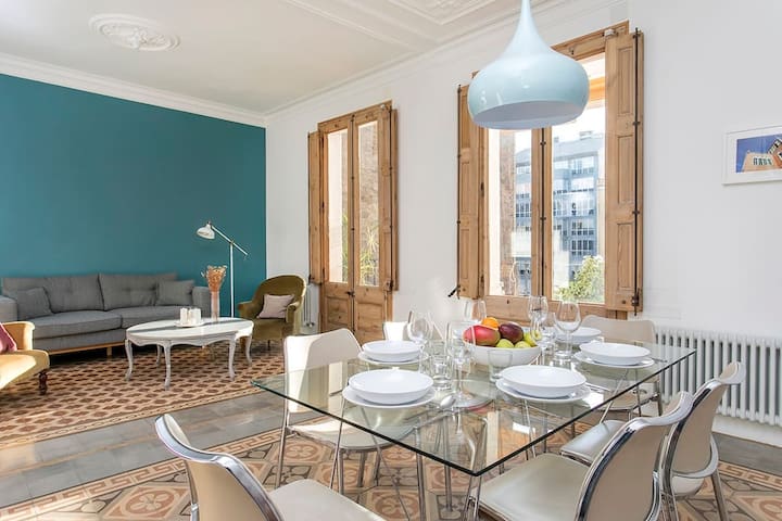 Family Friendly Modernist Terrace Apartment