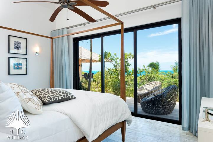 TC Villas | Castaway | Luxury Beachfront w. Pool