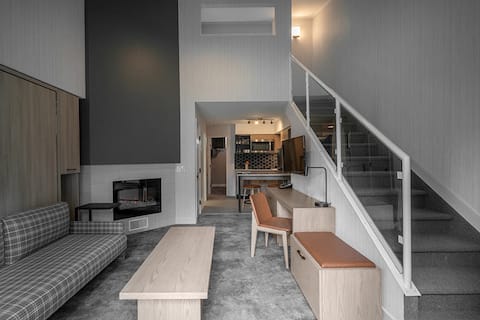 Great Location! Cozy Charming Lake Louise Getaway