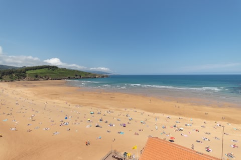 Muskiz Solarium Beach by Next Stop Bilbao