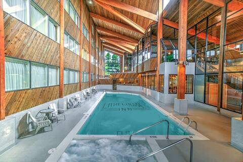 Cozy Lake Louise Retreat | Jacuzzi + Fireplace