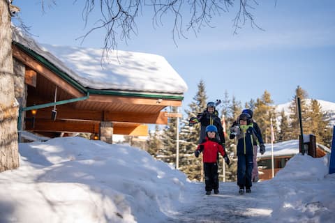Cozy Lake Louise Retreat | Jacuzzi + Fireplace