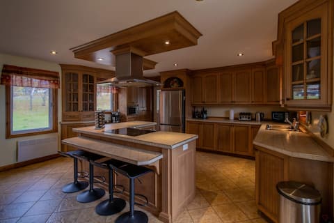 262 Rang du Lac, Lejeune – Lakeside Villa