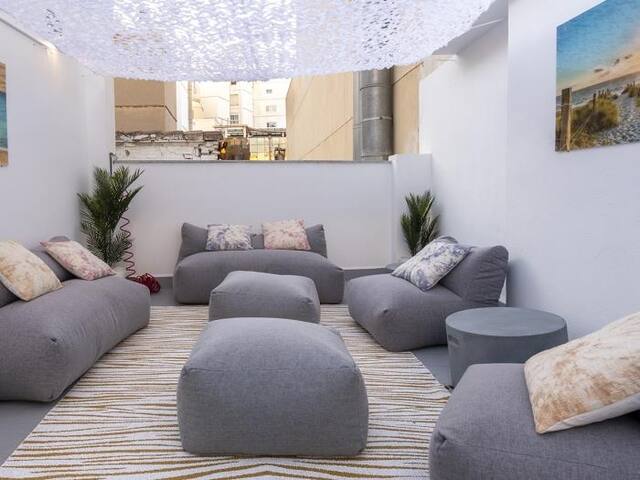 LUXURY APARTMENT IN THE CENTER OF VALENCIA gallery image 2