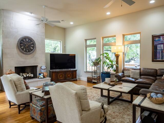 Bouldin Home + Downtown Views – LaRusso! gallery image 5