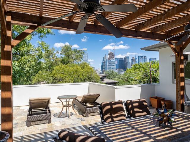 Bouldin Home + Downtown Views – LaRusso! gallery image 3