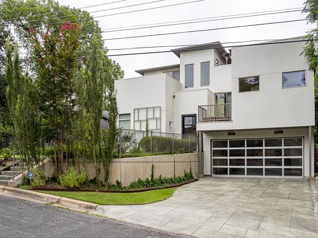 Bouldin Home + Downtown Views – LaRusso! gallery image 4