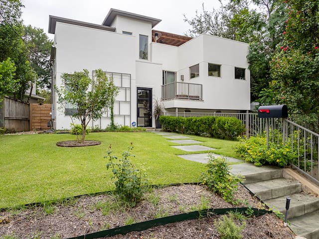 Bouldin Home + Downtown Views – LaRusso!