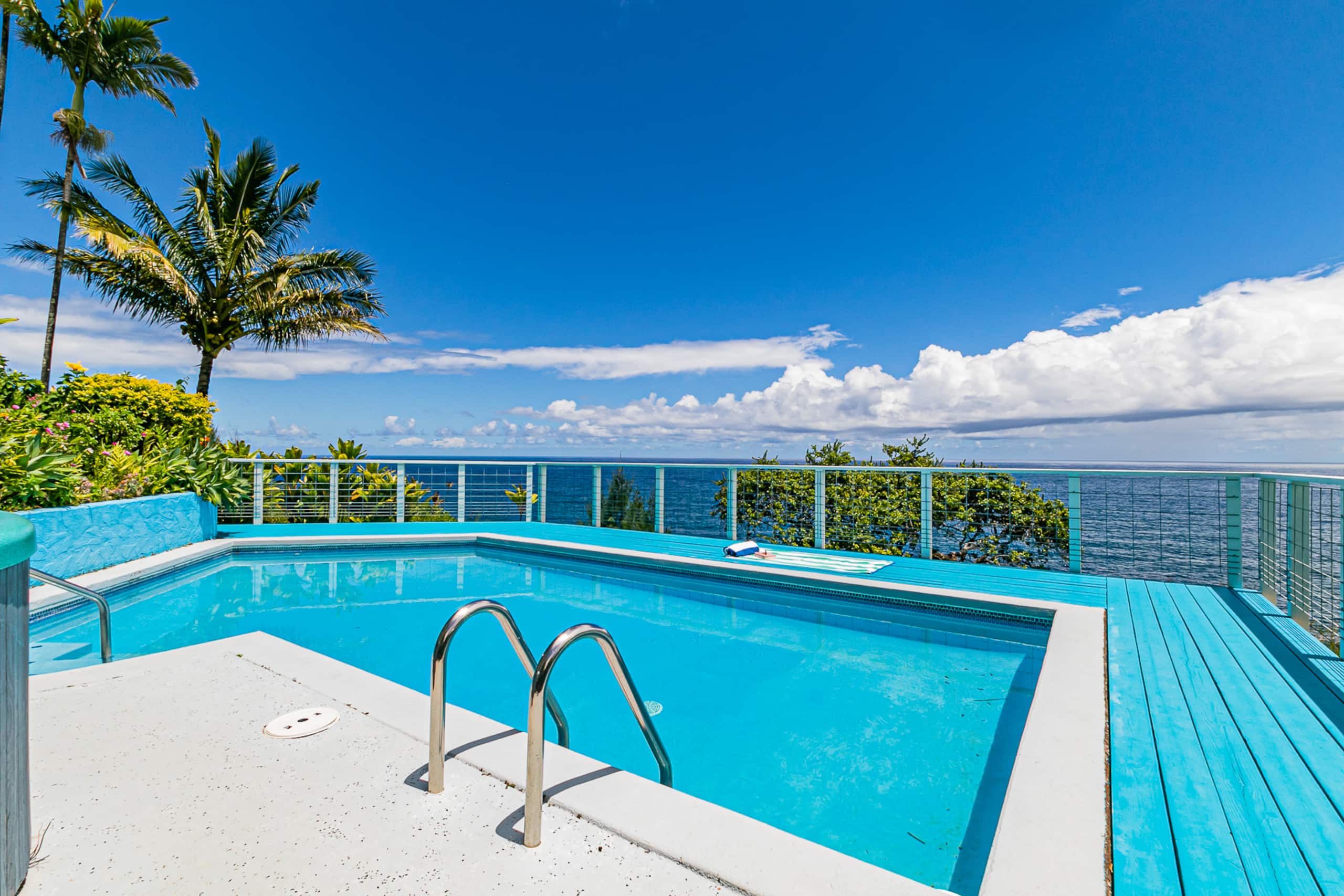 Hale Kai Moana Room Hilo Oceanfront w/Pool - Image 1