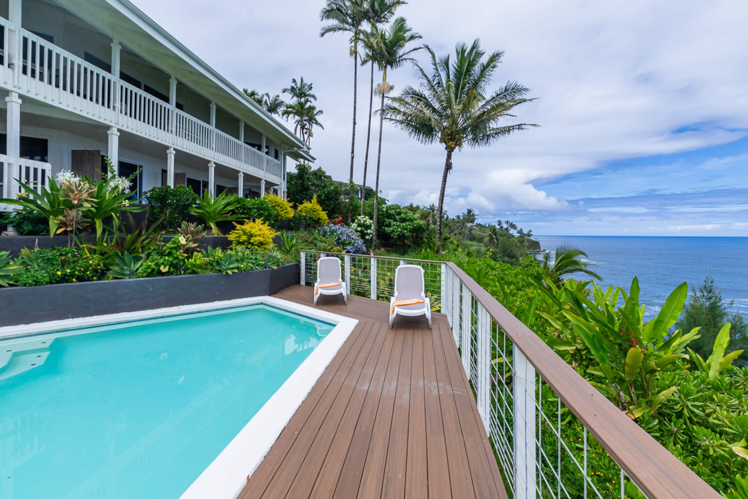 Hale Kai Bamboo Room Hilo Oceanfront w/Pool - Image 3