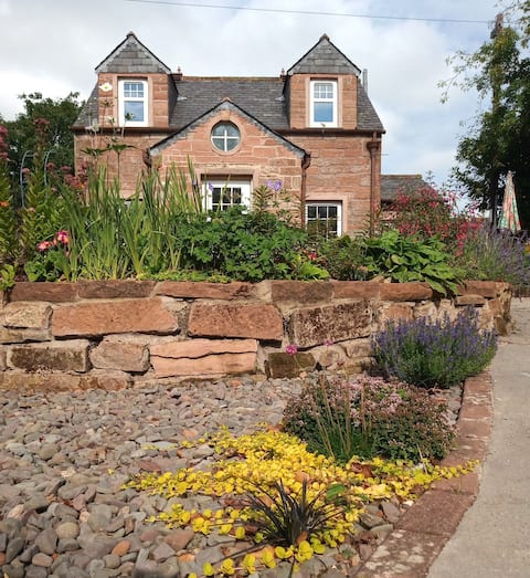 Laurieknowe Coach House