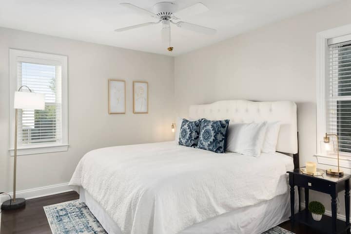 Second King Bedroom - Serta Perfect Sleeper with Lavender Memory Foam Topper. 2 Nightstands, Dresser na Lighting.